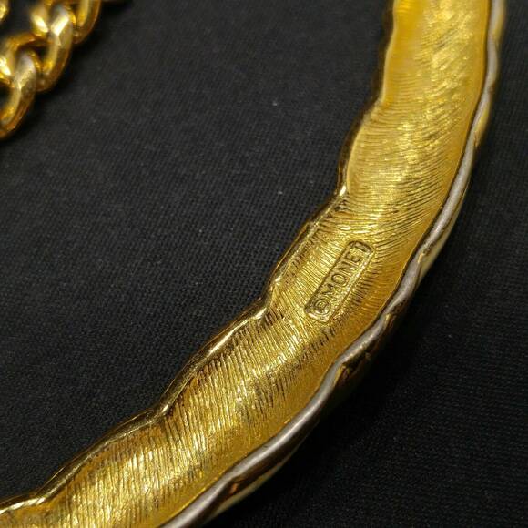 Vintage Monet Cream Enamel & Gold Plated Choker Necklace 1960s Mid Century - Picture 8 of 9